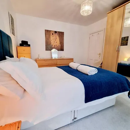 Cosy Family Haven: Spacious 3-Bedroom Retreat In Christchurch Bournemouth Exterior photo