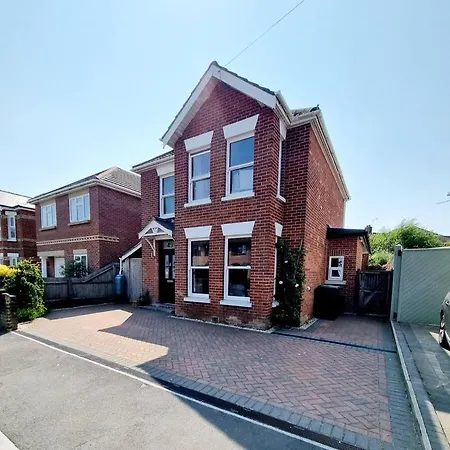 Cosy Family Haven: Spacious 3-Bedroom Retreat In Christchurch Bournemouth Exterior photo
