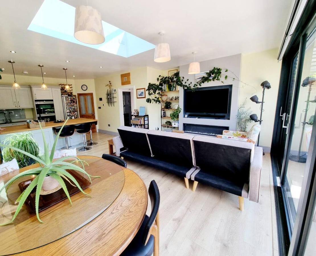 Ferienhaus Cosy Family Haven: Spacious 3-bedroom Retreat In Christchurch *