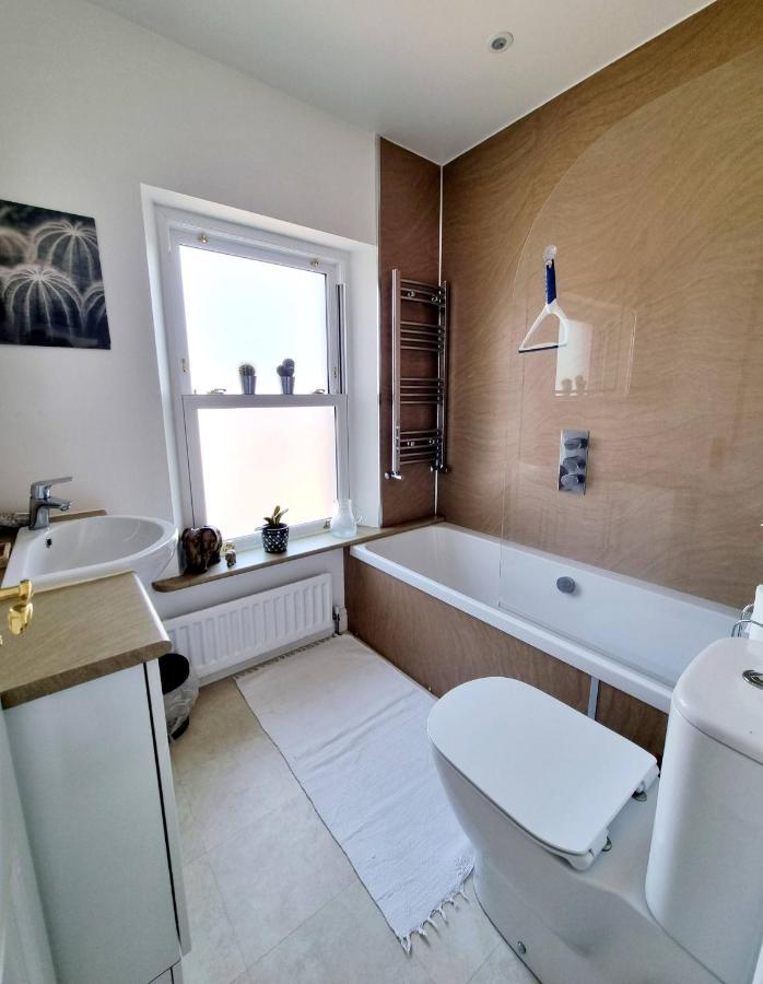 Ferienhaus Cosy Family Haven: Spacious 3-bedroom Retreat In Christchurch *